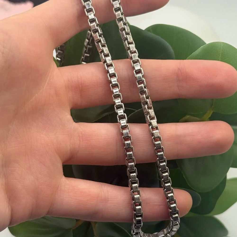 Tiffany & Co. Unisex Sterling Silver Venetian Box Chain Necklace - Picture 7 of 9